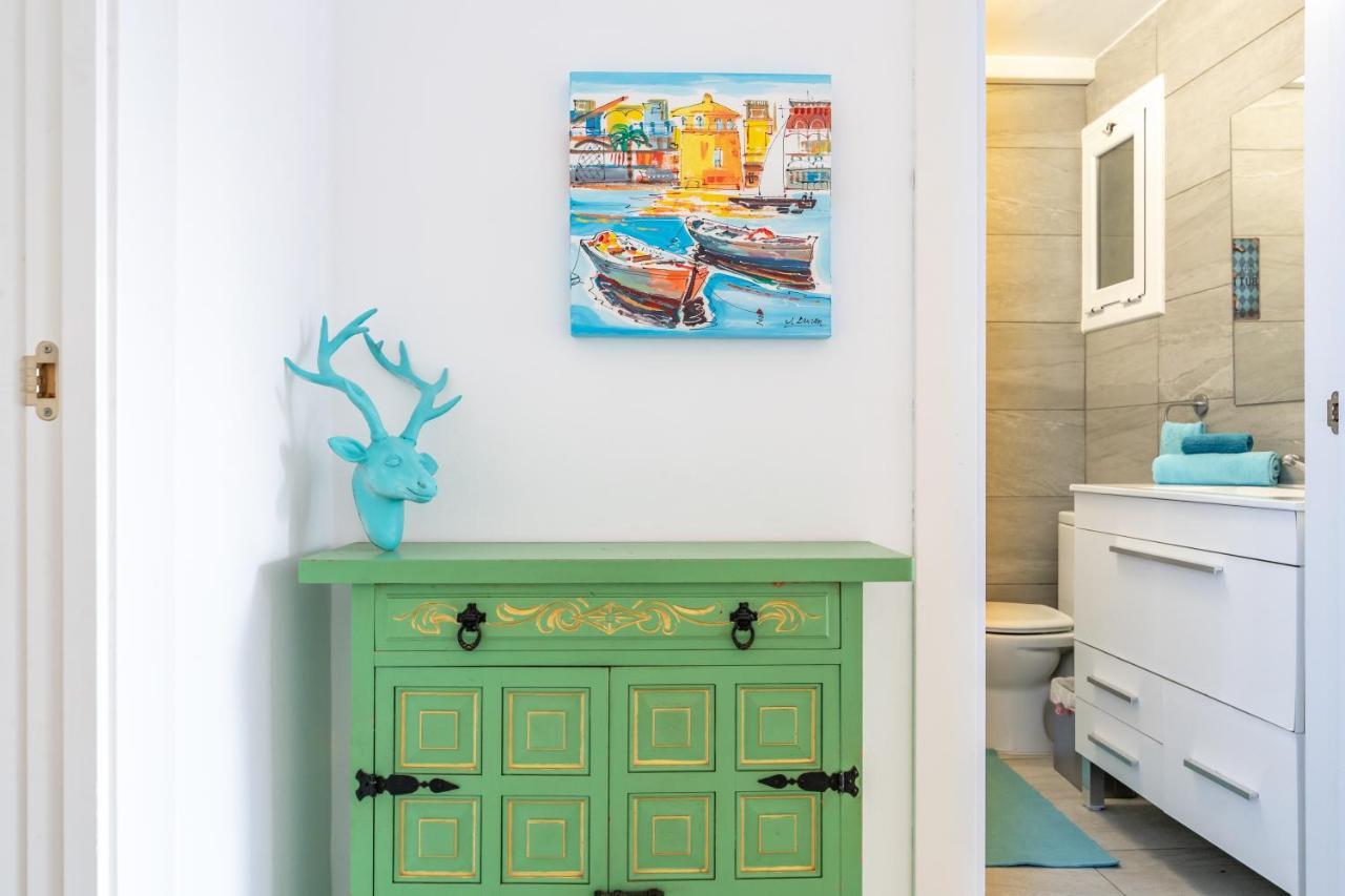 Front Retro Hideaway In Salou