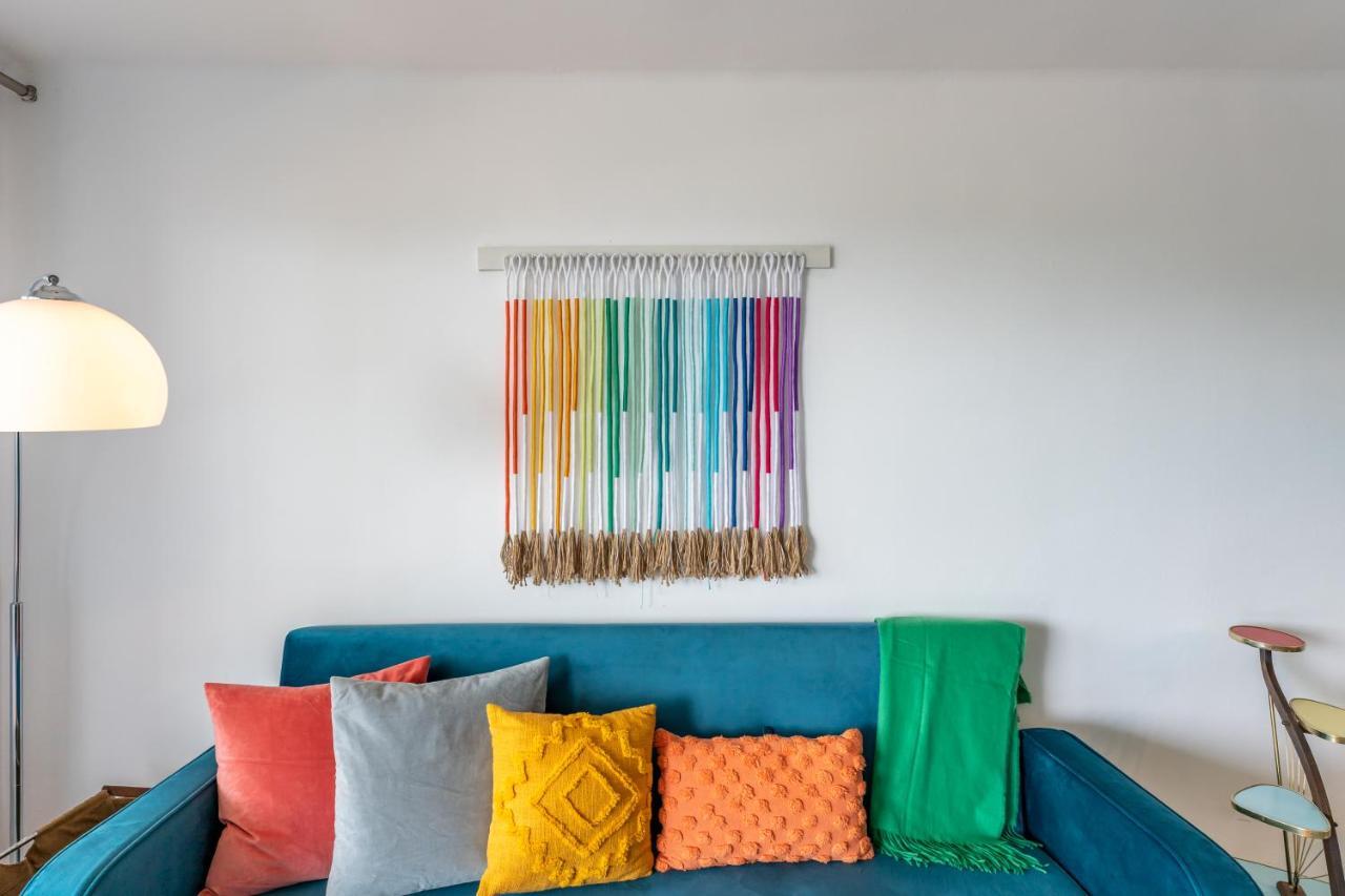 Front Retro Hideaway In Apartment Salou