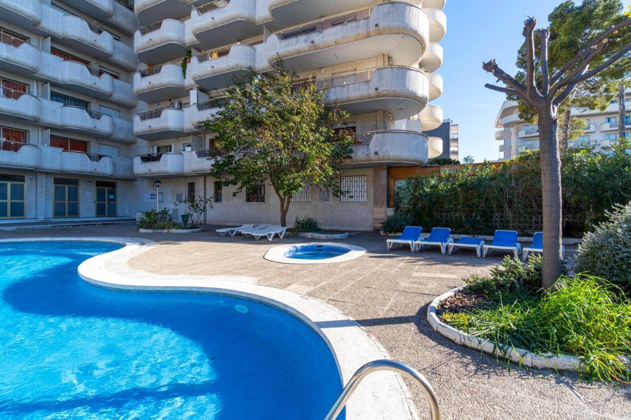 Playa-piscina-port Aventura4 Salou