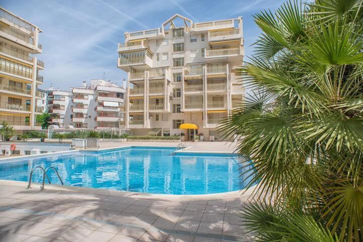 Apartamento .novelty1...primera Linia De Mar ... Salou