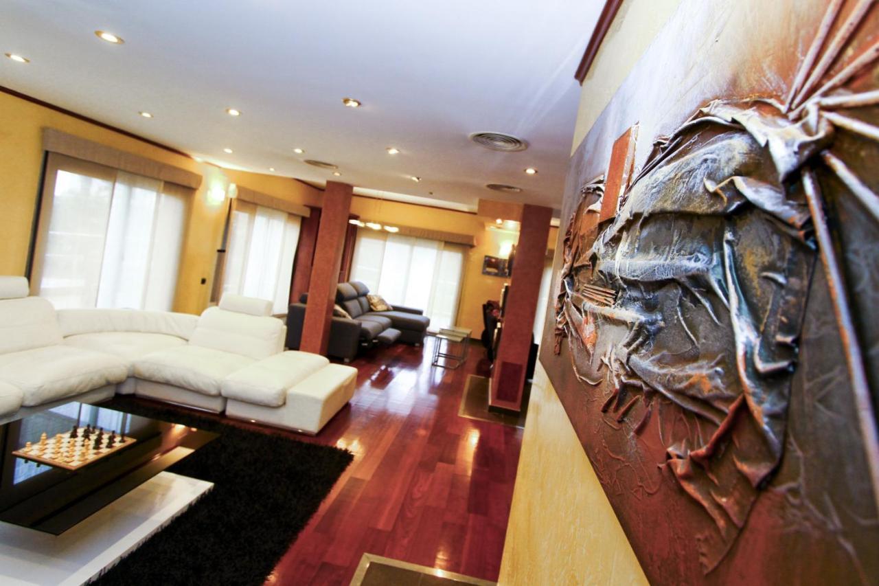 Planet Villa