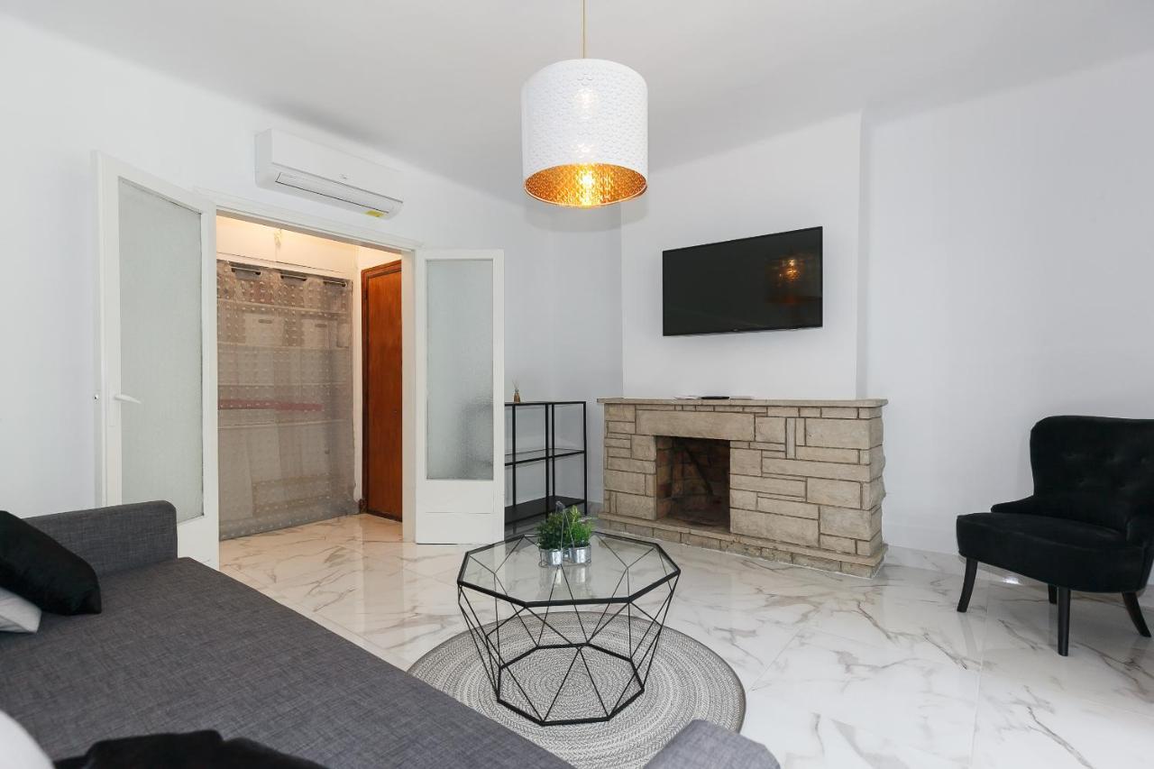 Uhc Llagari Apartamento