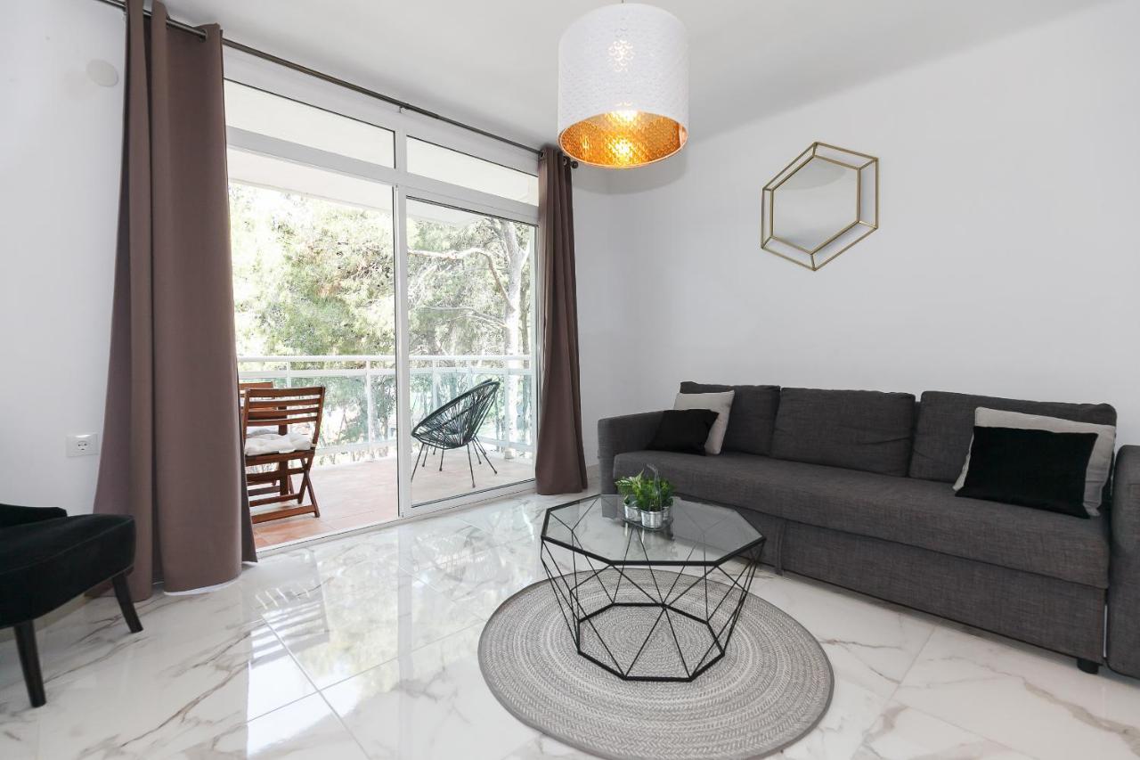 Uhc Llagari Apartamento *
