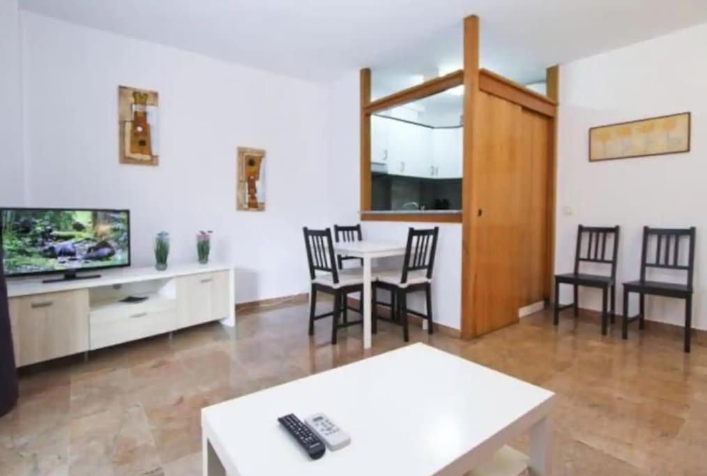 White 100m Playa, Wifi, Pool 6pax Apartment Salou