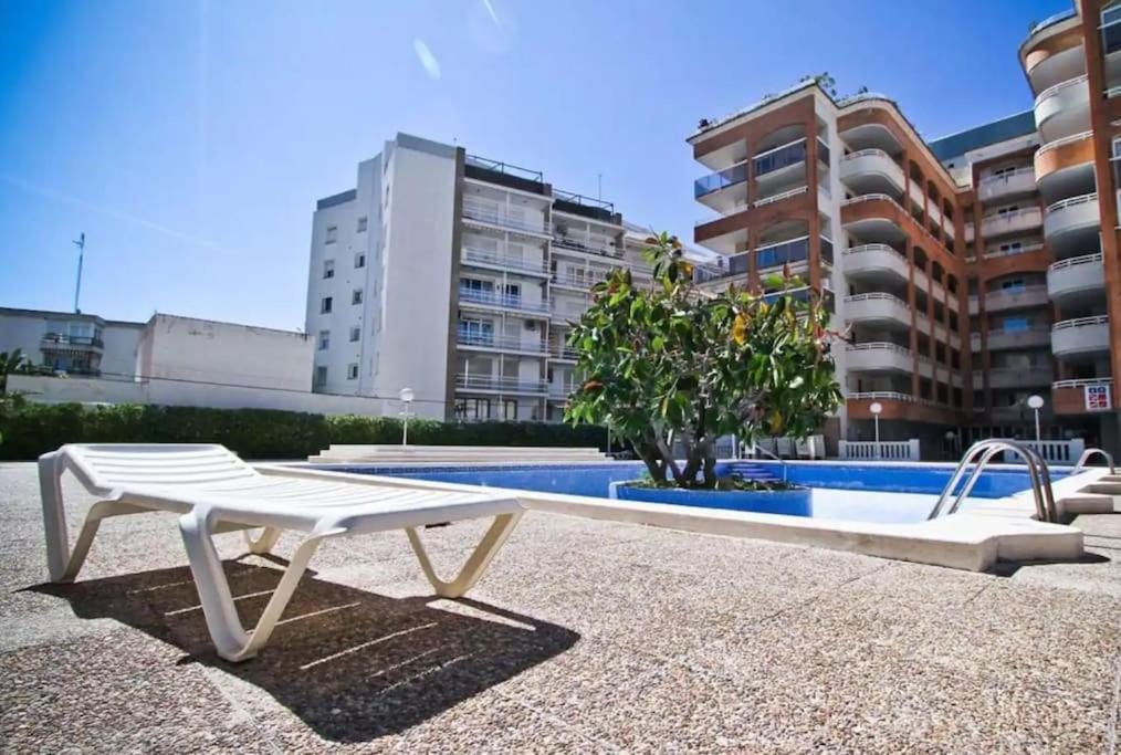 White 100m Playa, Wifi, Pool 6pax Apartment
