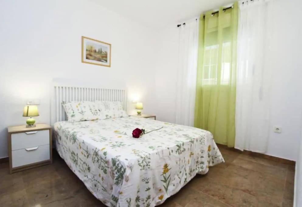 White 100m Playa, Wifi, Pool 6pax Apartment *