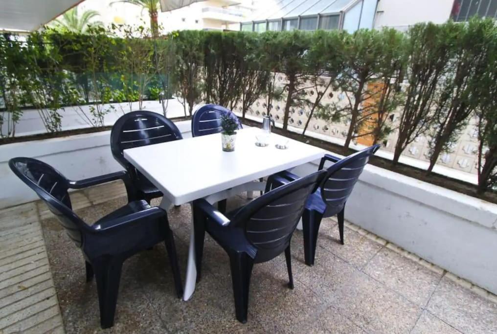 Apartment White 100m Playa, Wifi, Pool 6pax Salou