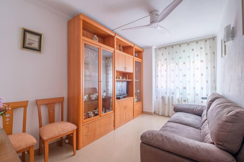 En Complejo Residencial, Con Piscina. Salou