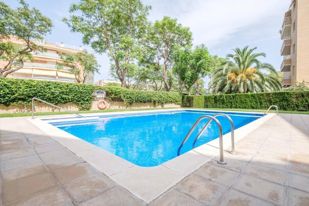 Appartement En Complejo Residencial, Con Piscina. Salou