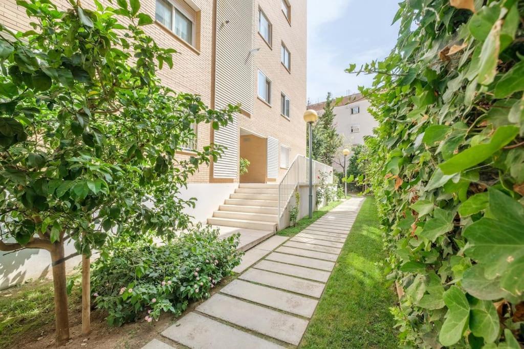 En Complejo Residencial, Con Piscina.