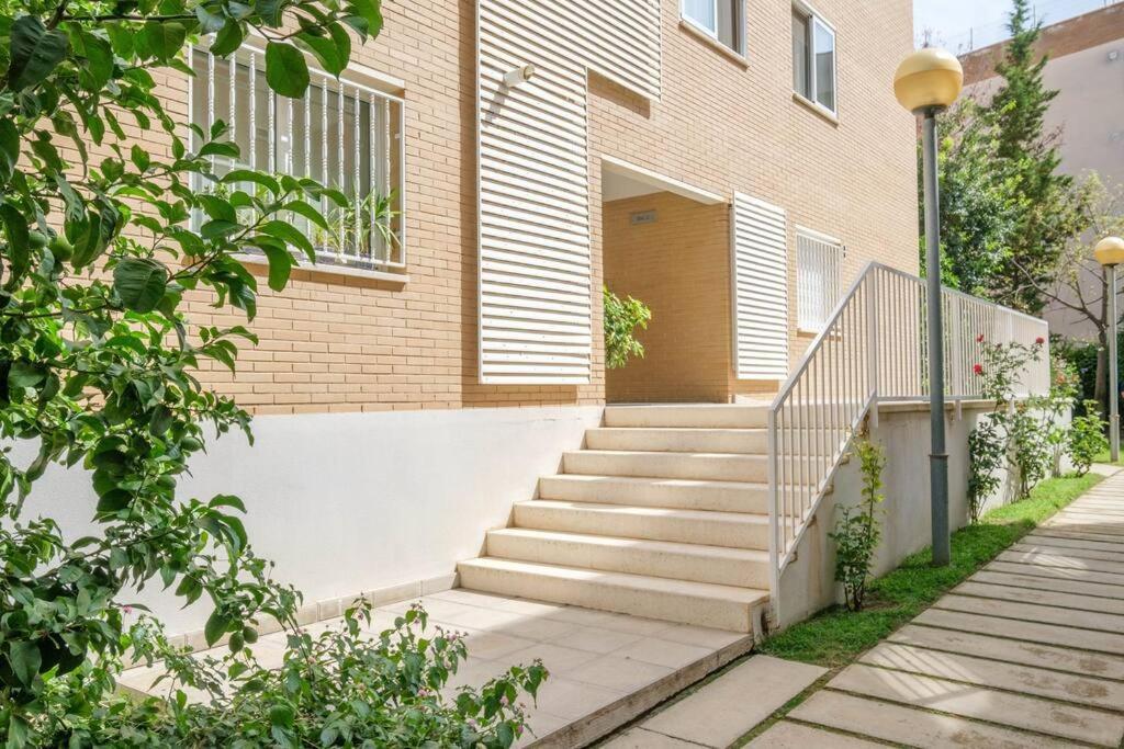 En Complejo Residencial, Con Piscina. Salou