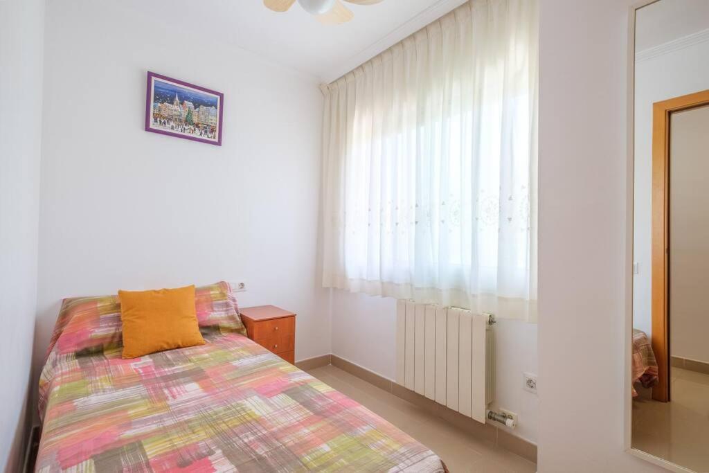 En Complejo Residencial, Con Piscina. Salou