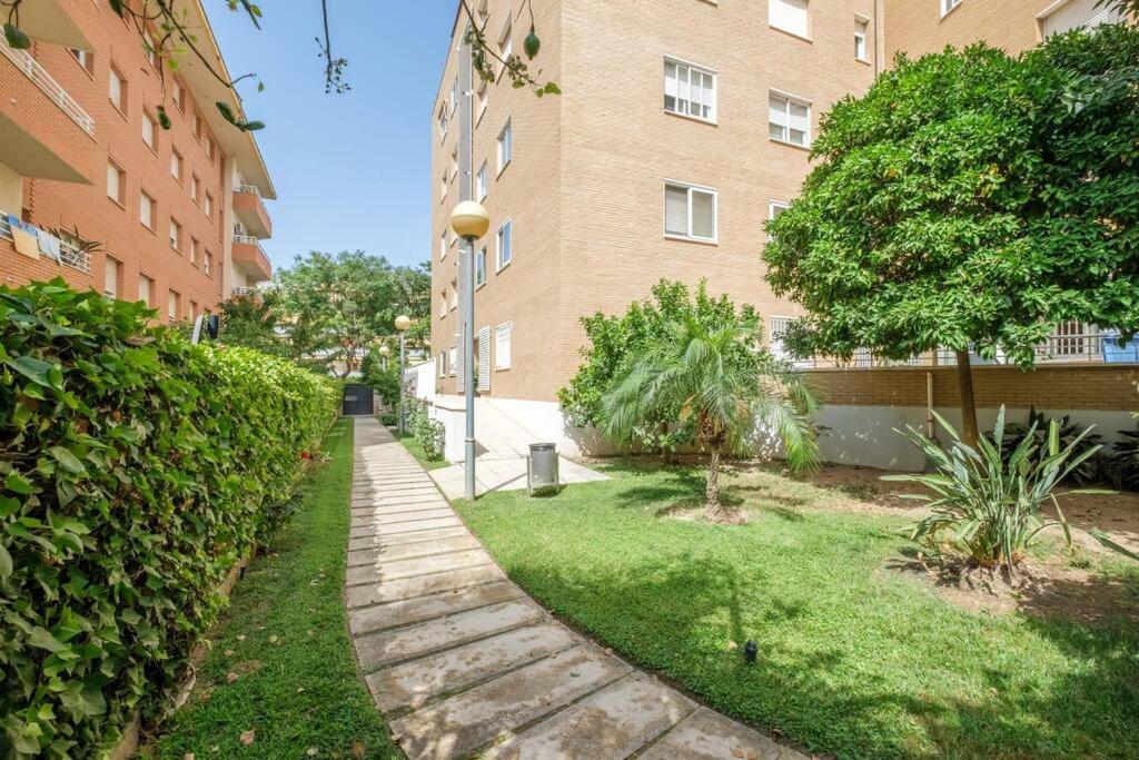 En Complejo Residencial, Con Piscina. *