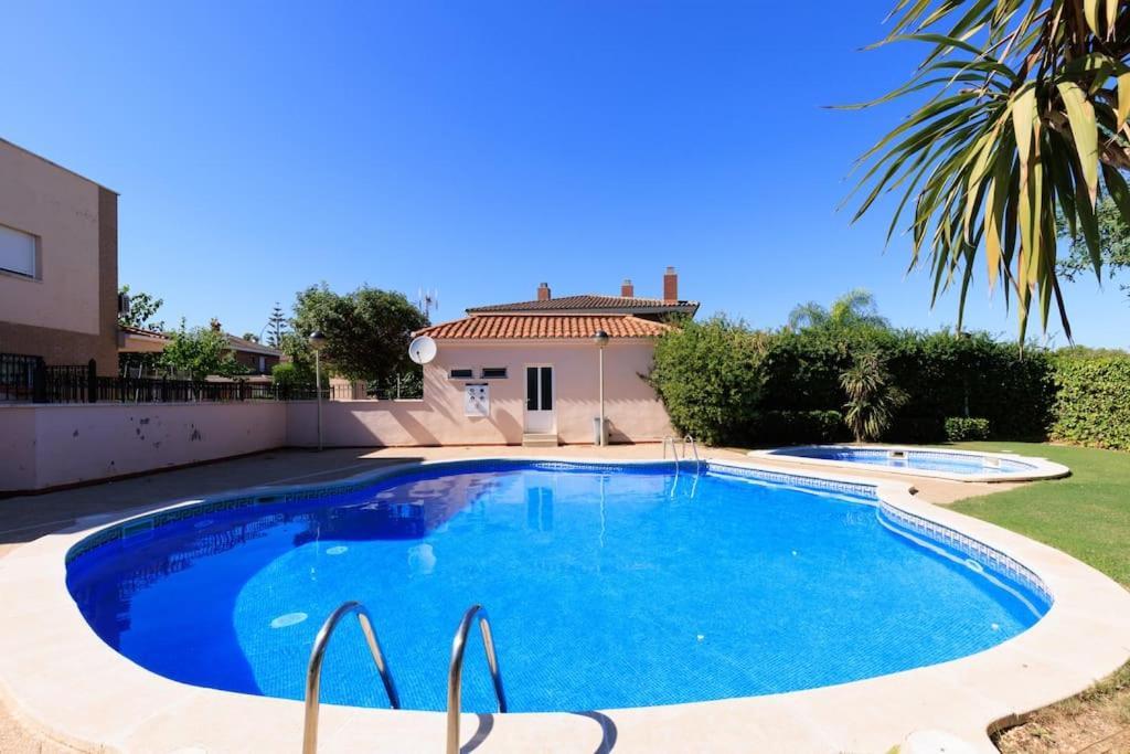 Adosado Con Jardin En Xalets De * Salou
