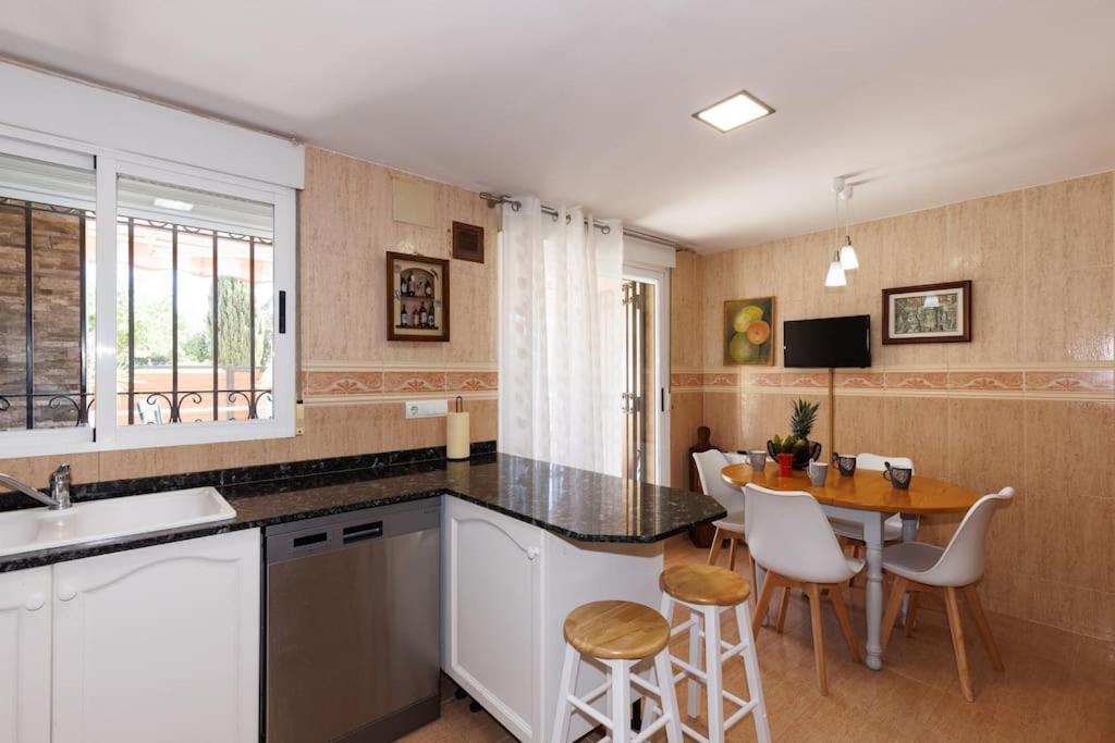 Adosado Con Jardin En Xalets De *
