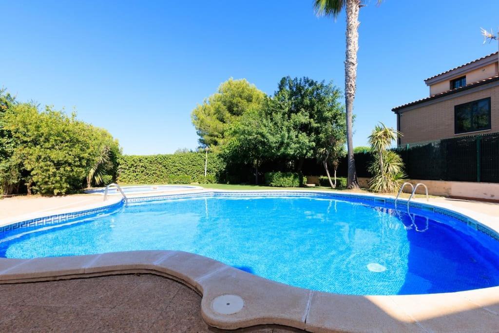 Adosado Con Jardin En Xalets De