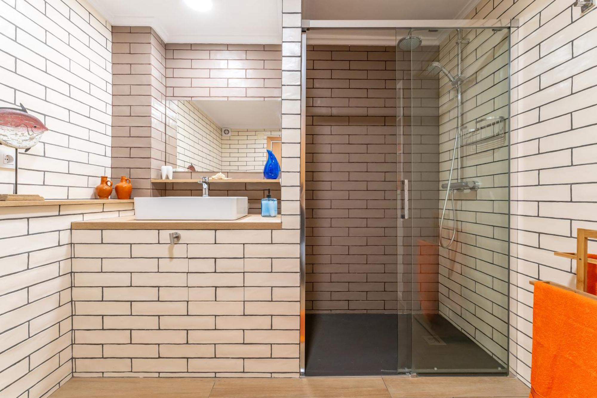 Luxury Designer Front Two Bedroom *