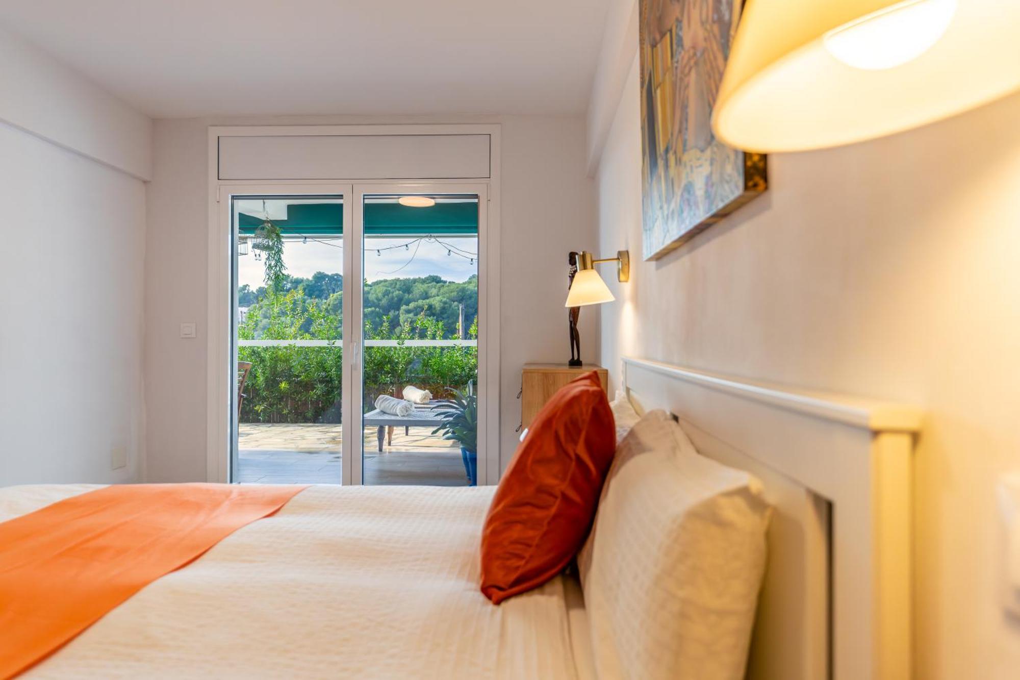Luxury Designer Front Two Bedroom *