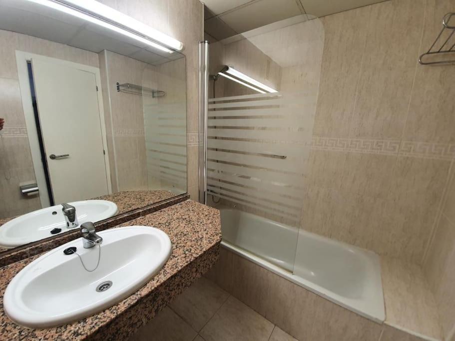 Centro De Salou-2 Minutos De La Playa-wifi-piscina Apartamento