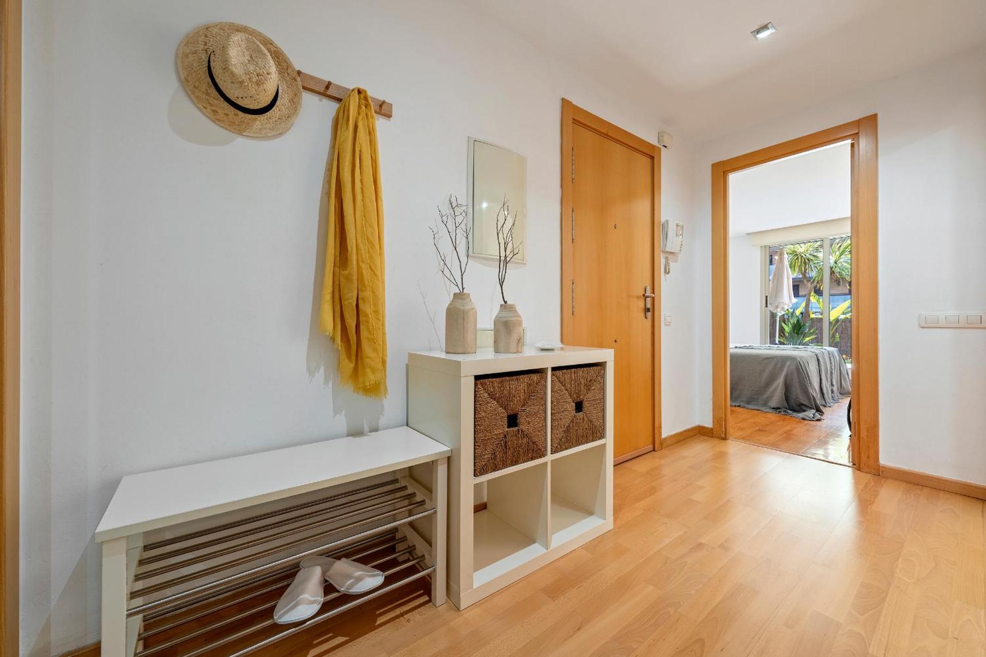Apartamento Familiar Con Jardin Y Piscina En Apartamento *