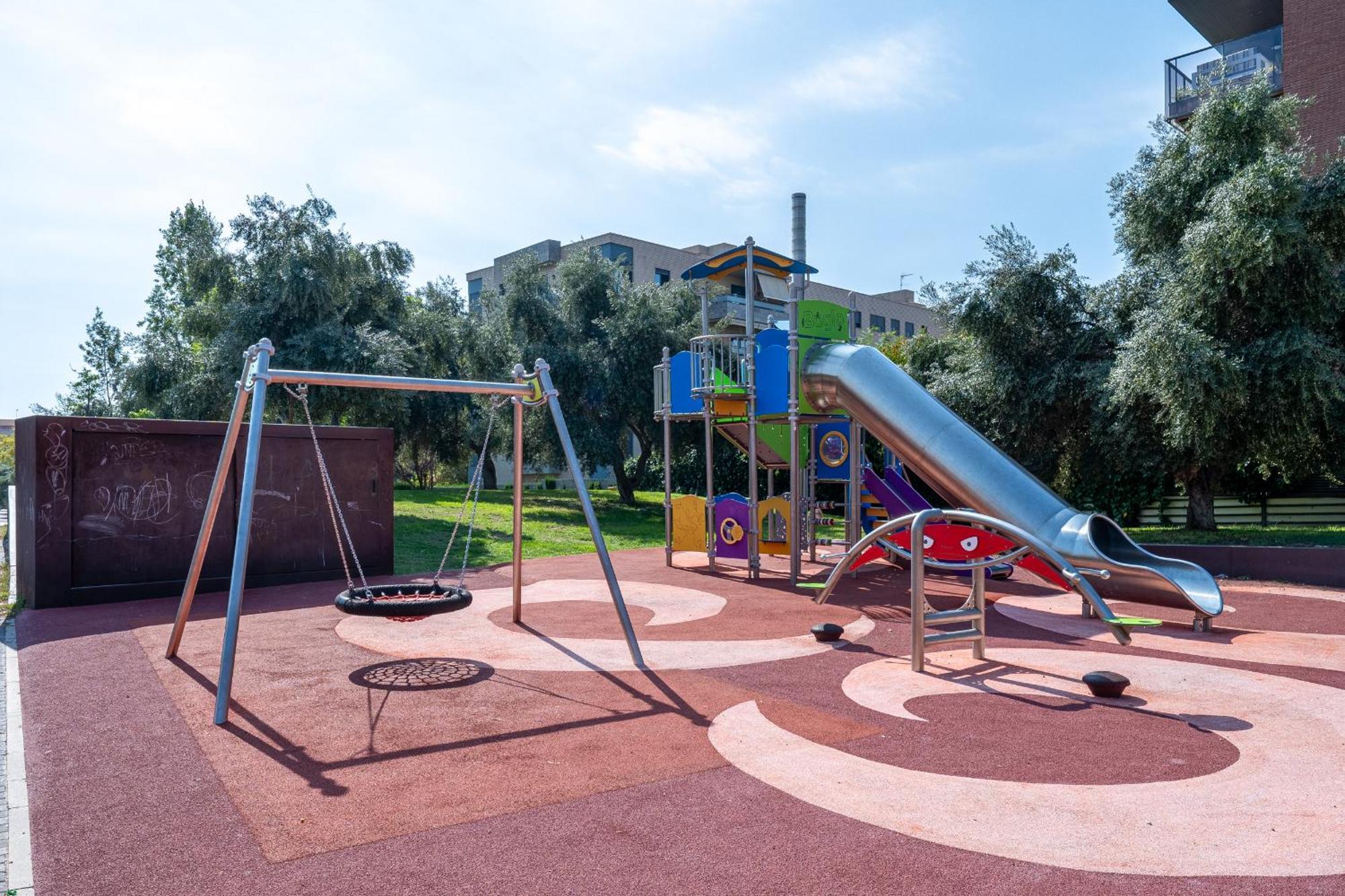 Apartamento Familiar Con Jardin Y Piscina En Apartamento *