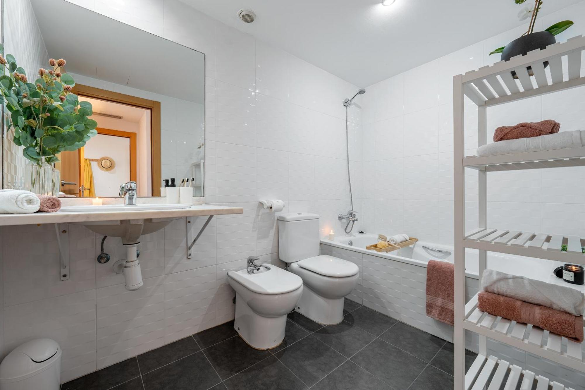 Apartamento Familiar Con Jardin Y Piscina En Apartamento