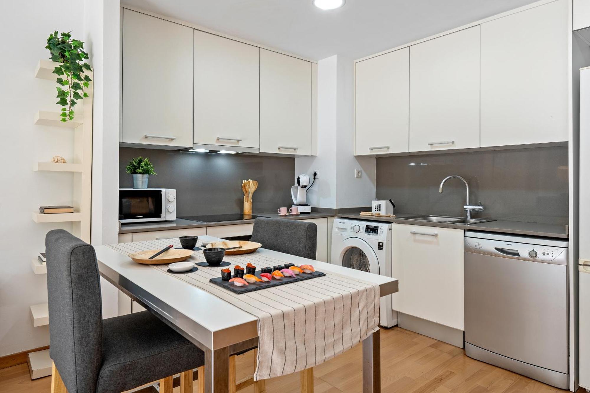 Apartamento Familiar Con Jardin Y Piscina En Apartamento *
