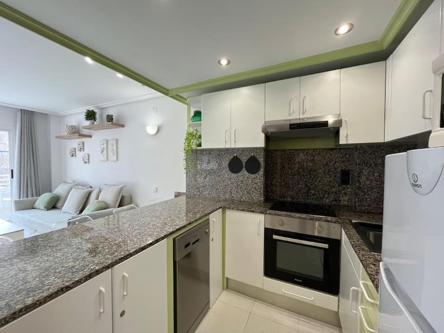 Center-pool-relax-2bed-portaventura-aa9 * Salou