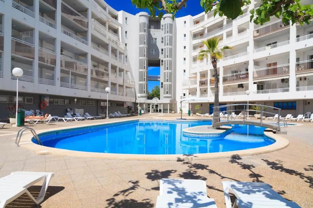 Center-pool-relax-2bed-portaventura-aa9 * Salou