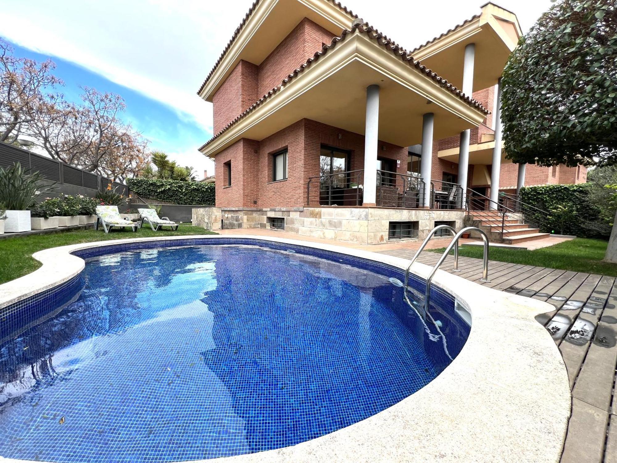 Luxe Castillo