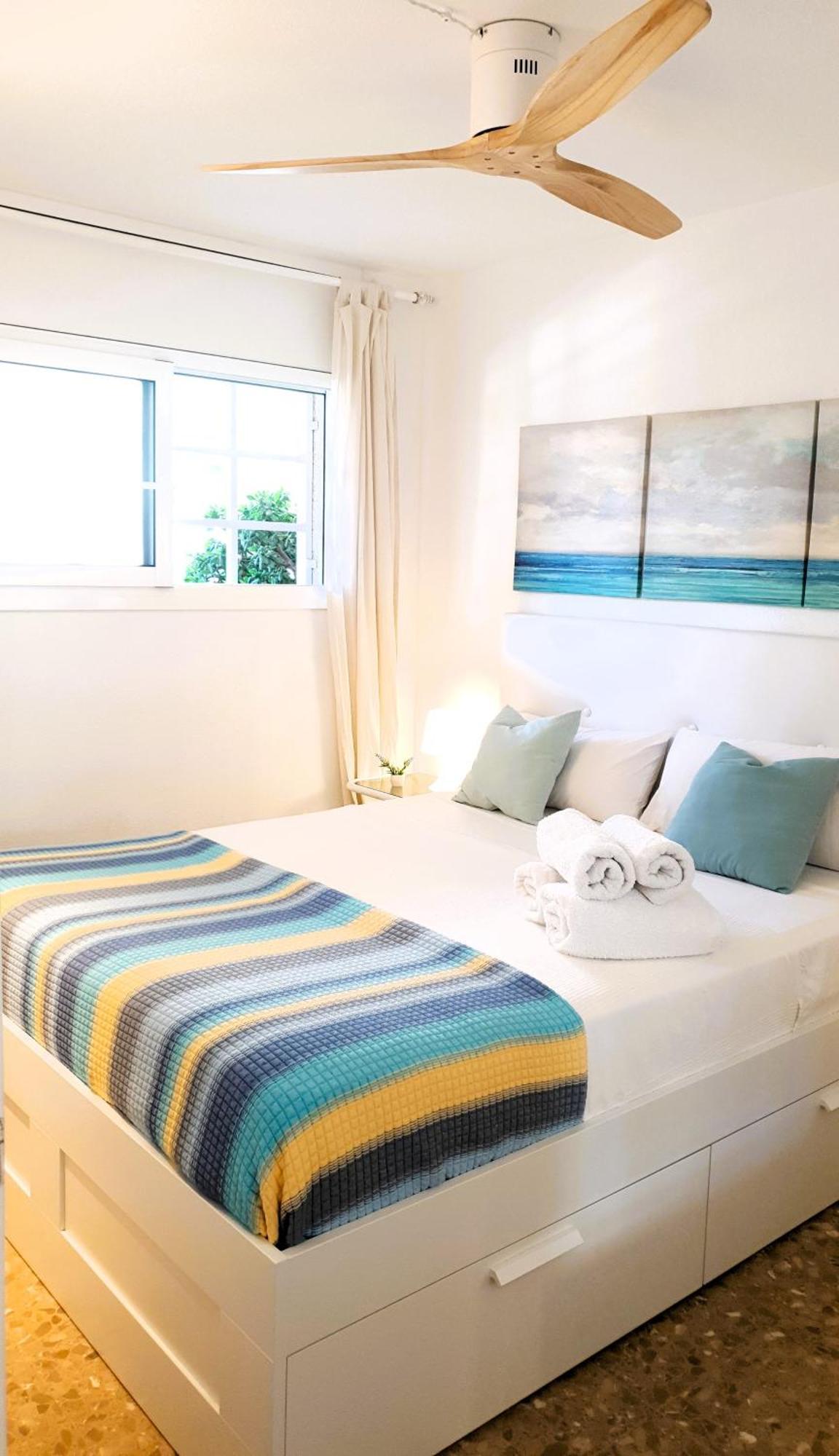 Vistas Al Mar, 50 Metros Playa Y Centro, Cama Queen Size *
