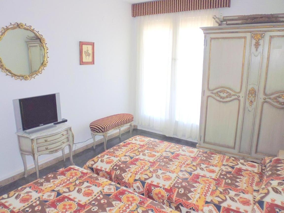 Zeus Alexis Frontal Appartement *