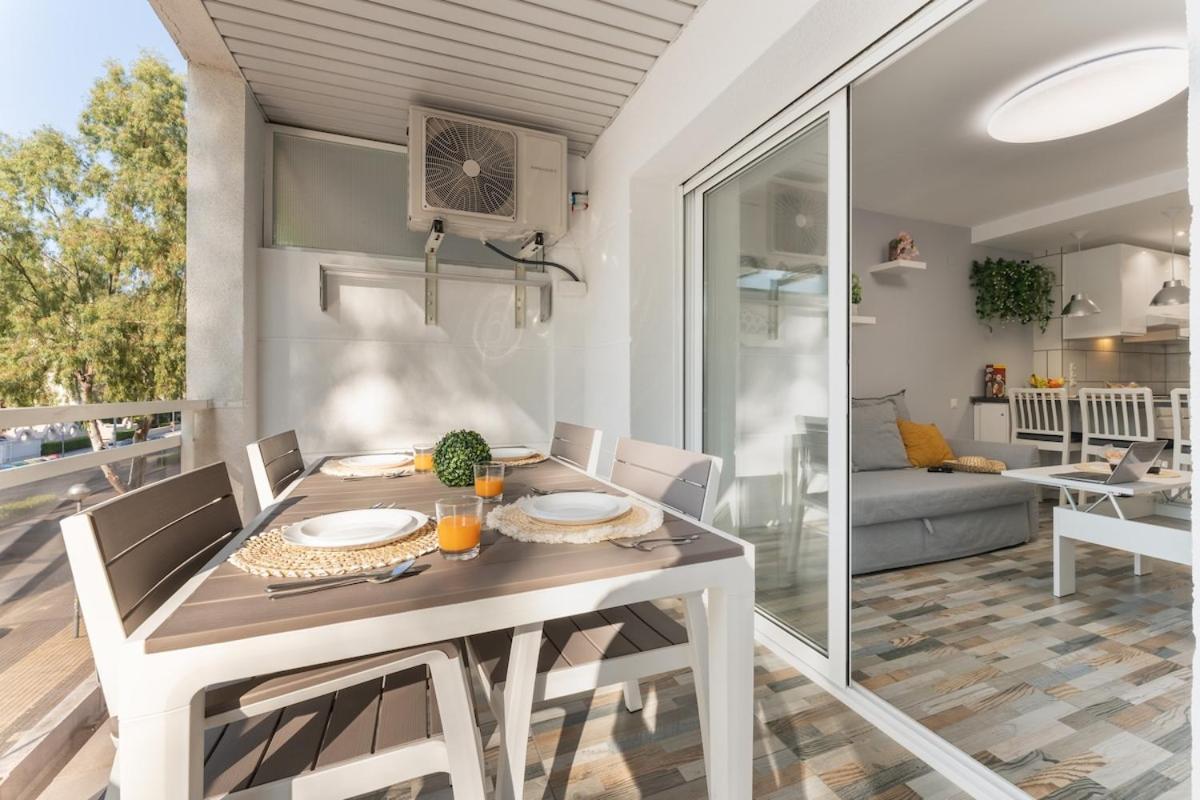 Salouroyalcenterpoolrelax2bedportaventuraaa12 Apartamento