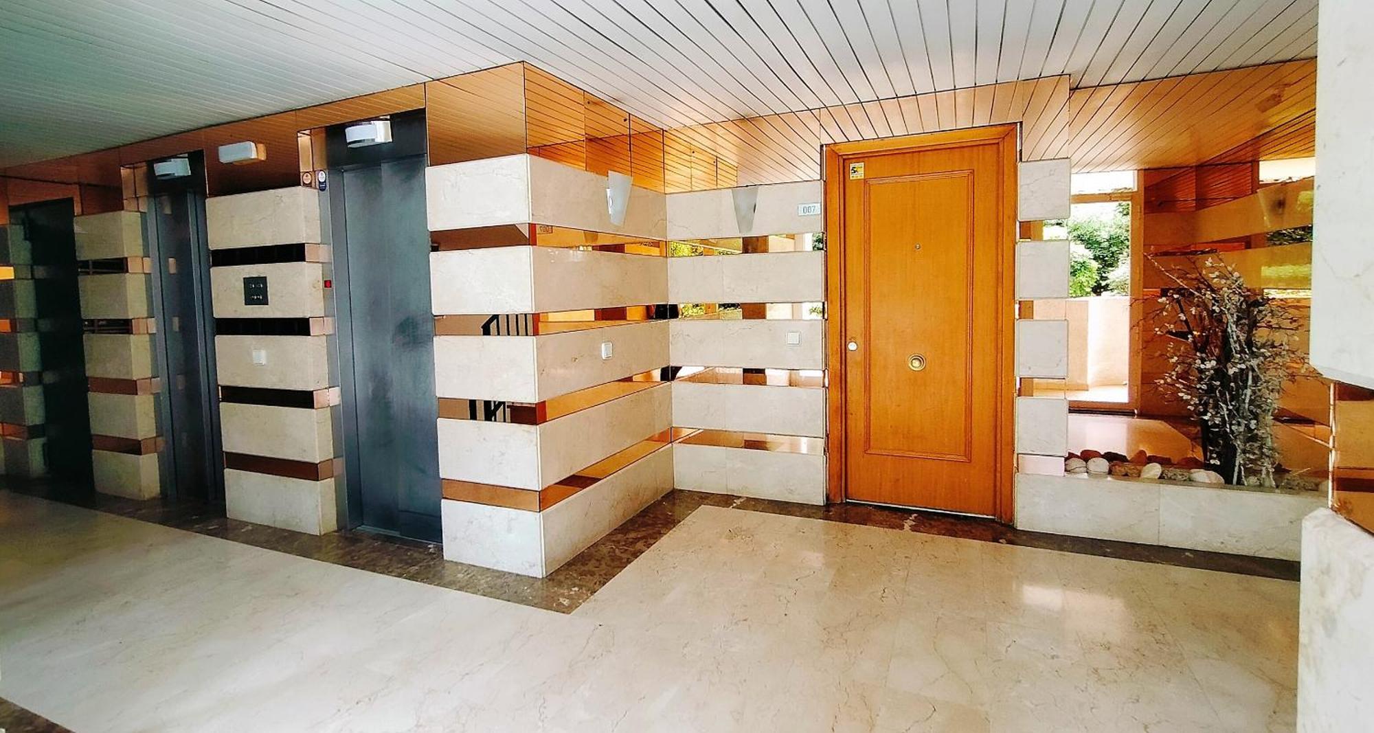 Paradis, Stunning Sea View & Close Center Apartamento