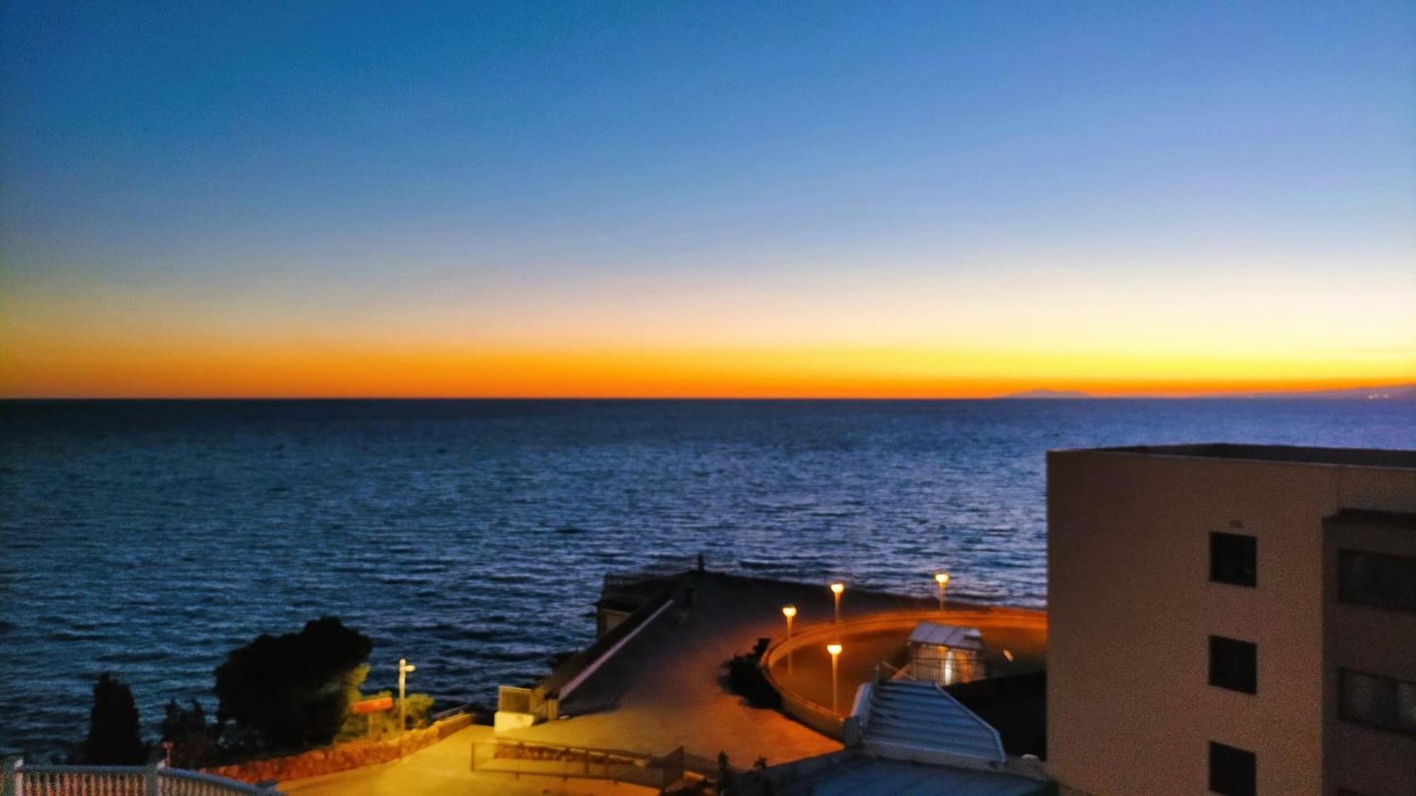 Paradis, Stunning Sea View & Close Center Apartamento