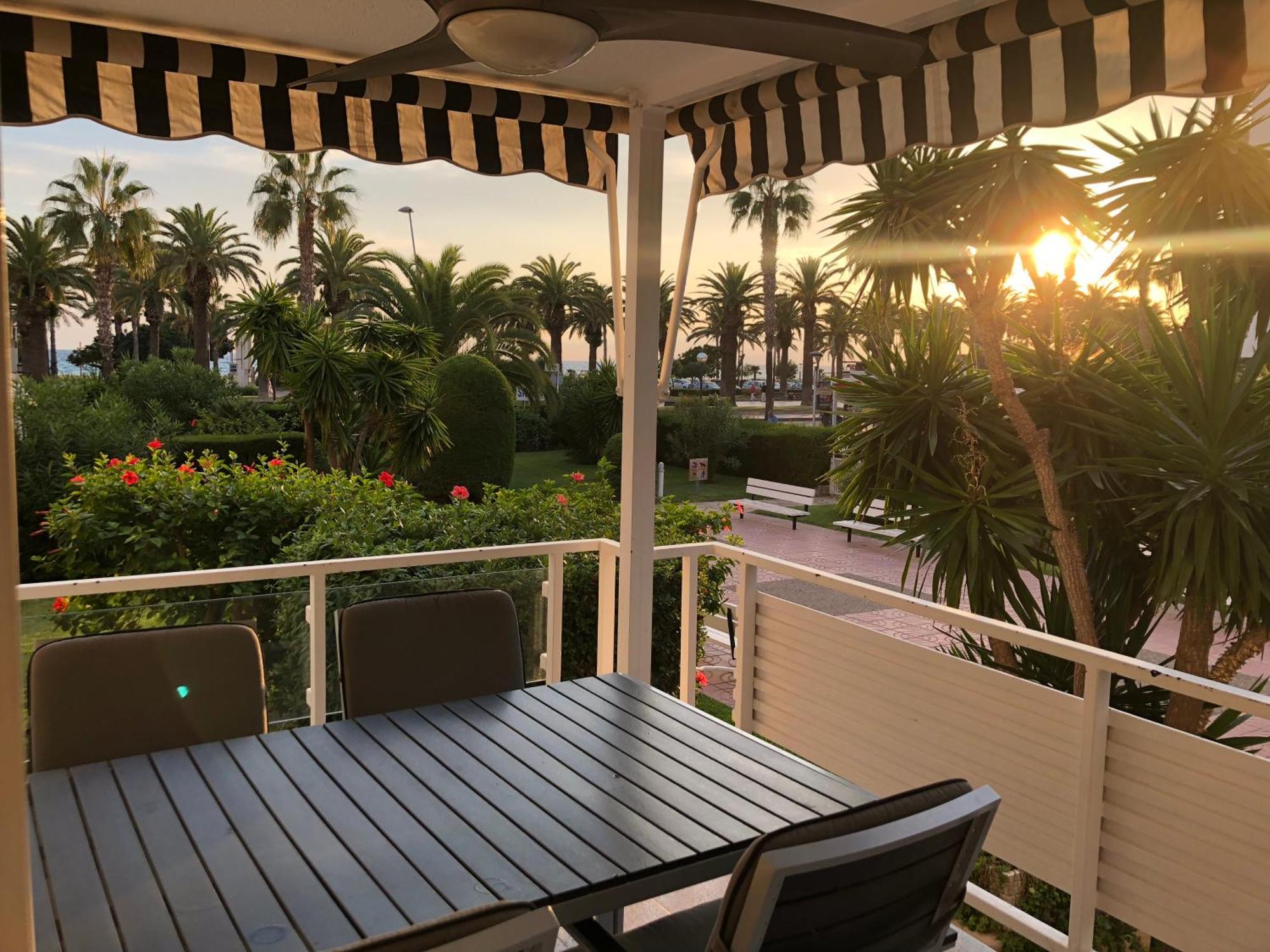 Moderno En 1a Linia De Mar En Salou. Salou