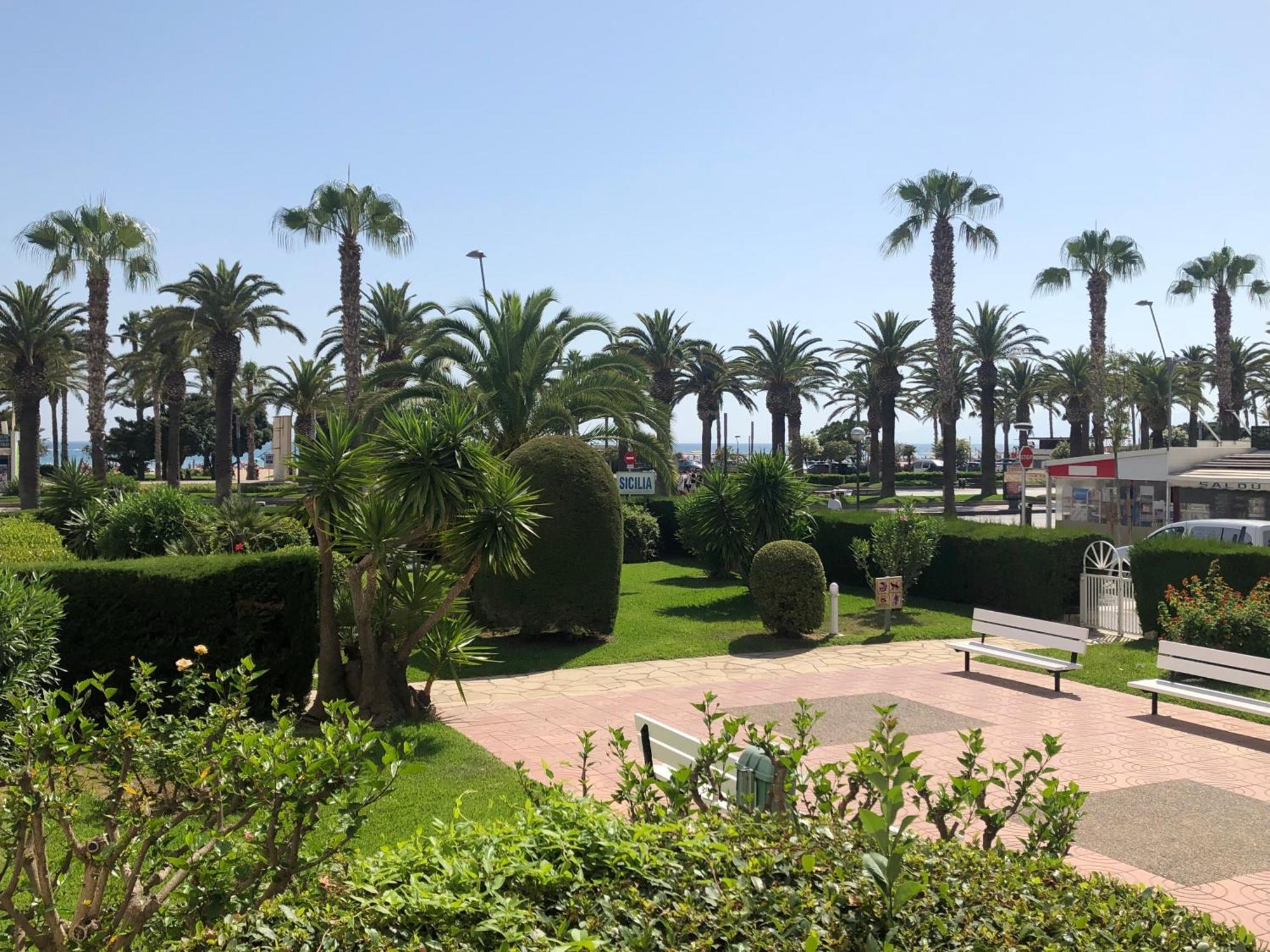 Moderno En 1a Linia De Mar En Salou.