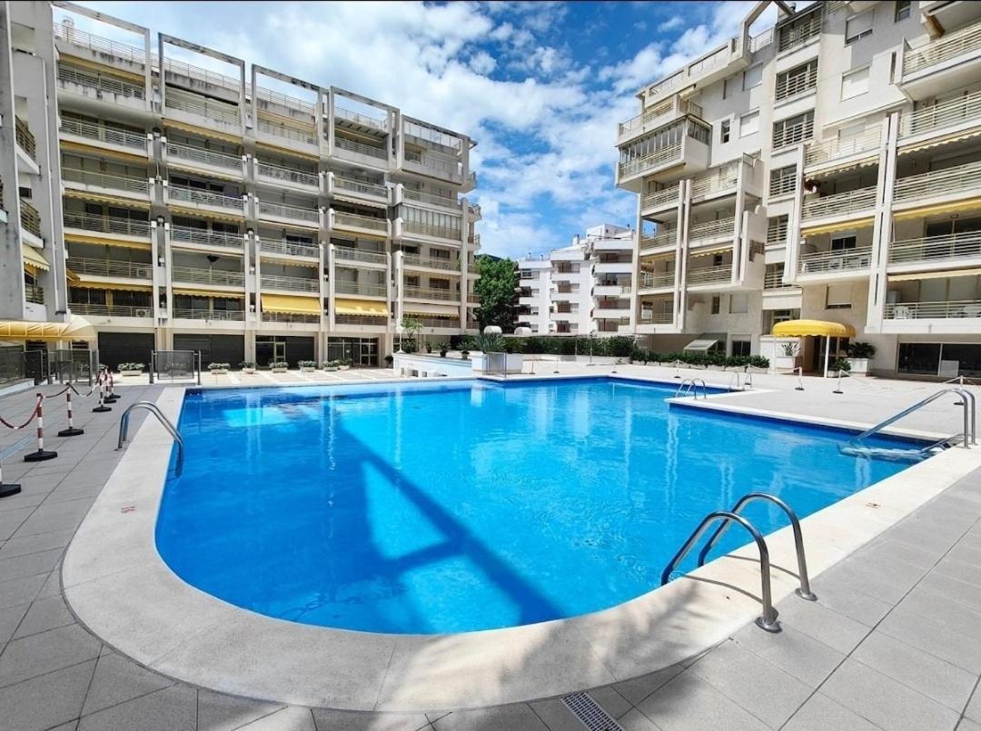Varias Piscinas Salida Directa A La Playa Apartamento *