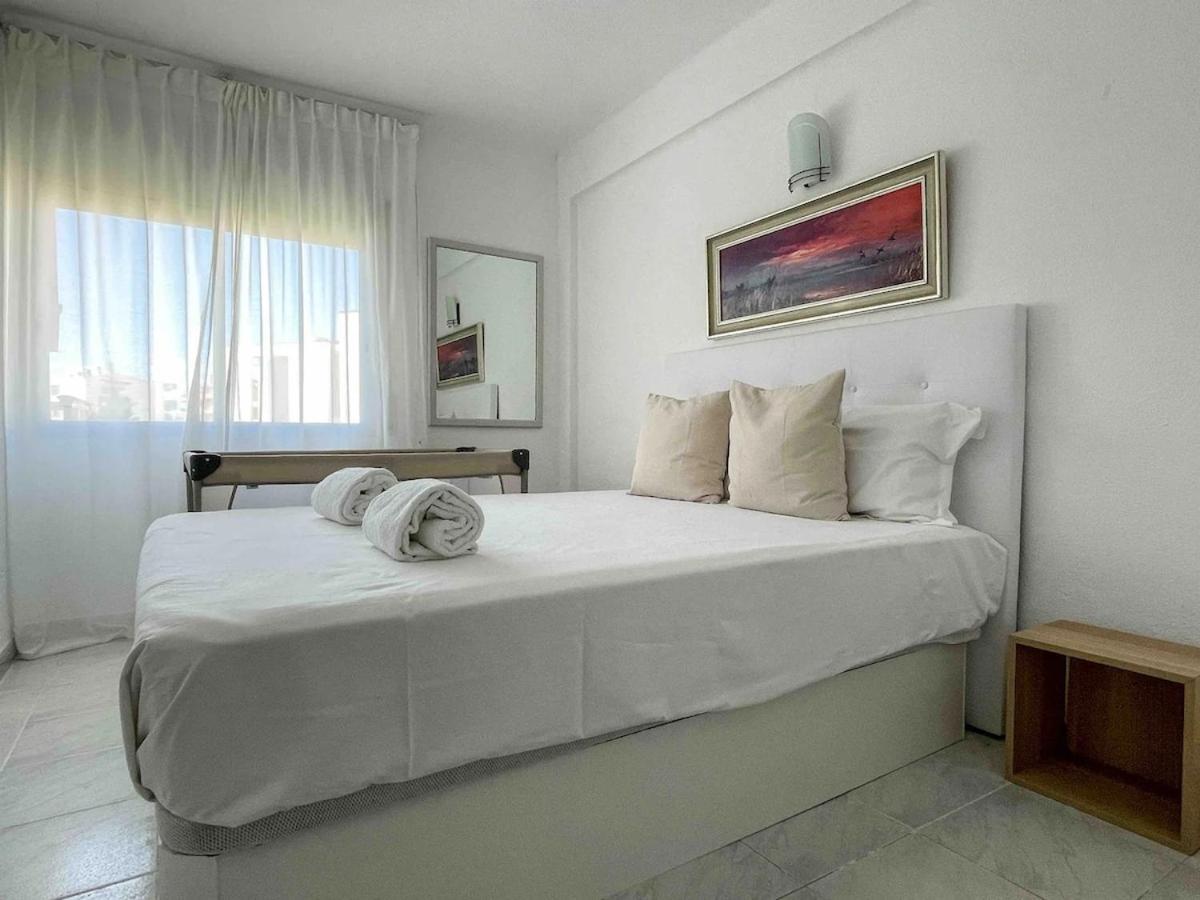 Location With A Pool And Terrace! *