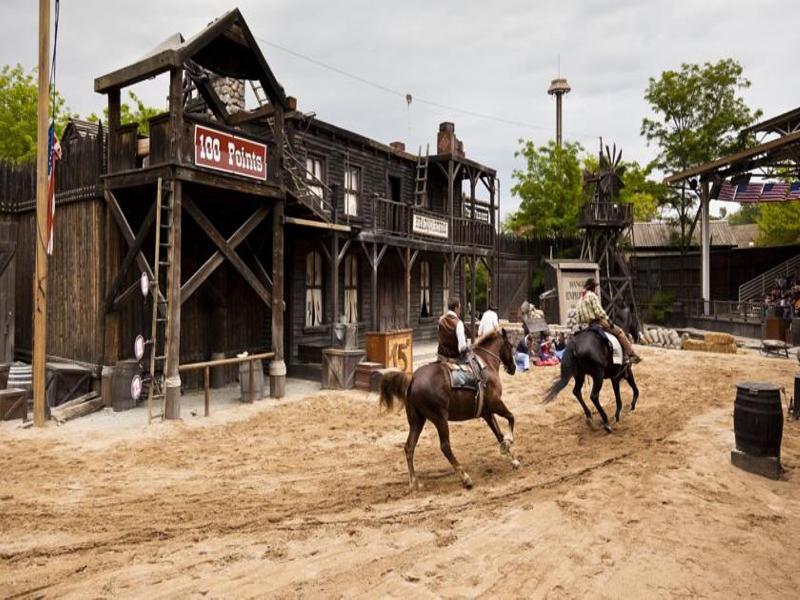 Hotel Portaventura Roulette - Includes Unlimited Access To Portaventura Park & 1 Access To Ferrari Land 4*