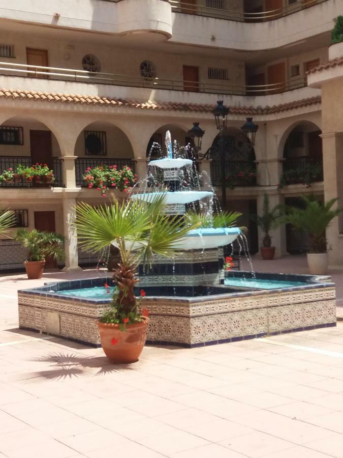 Bonito Con Varias Piscinas