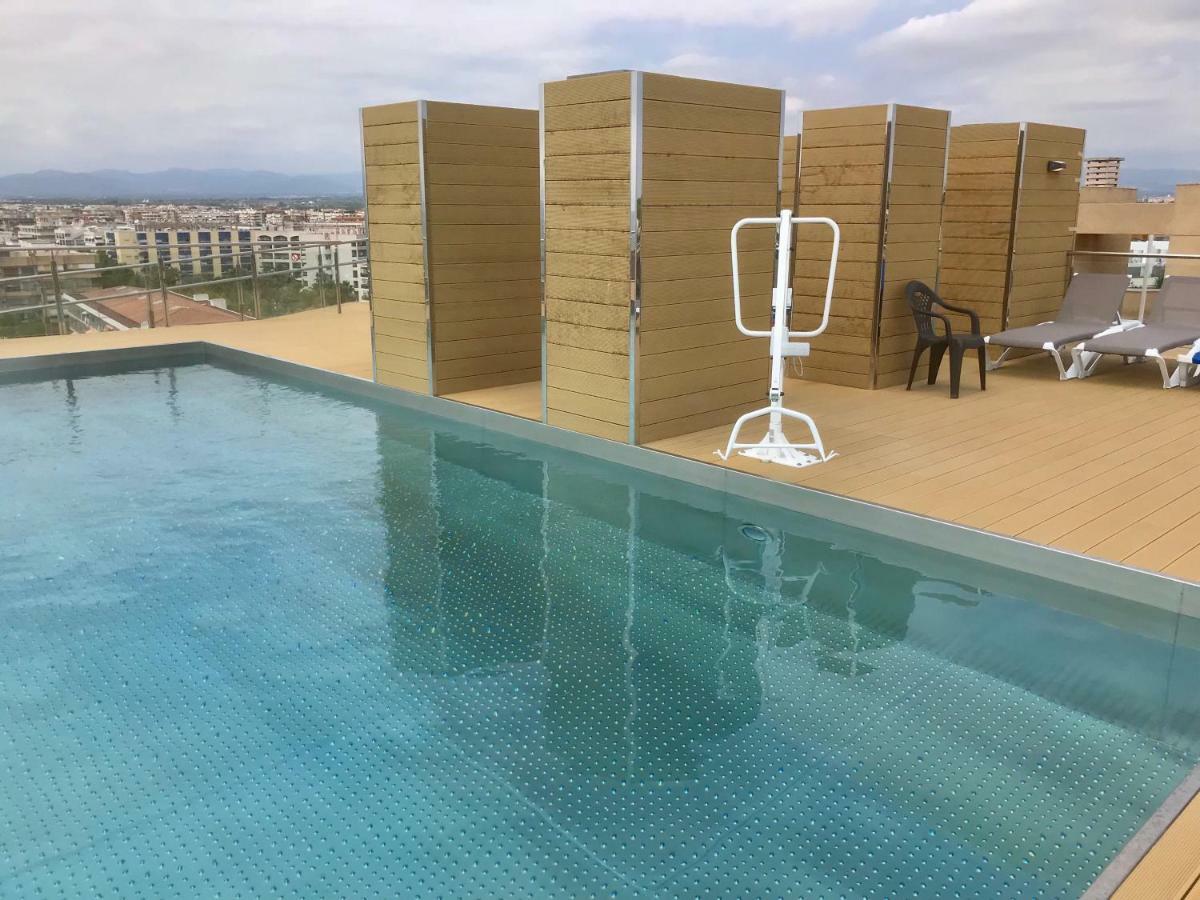 De Luxe Con Piscina Apartamento