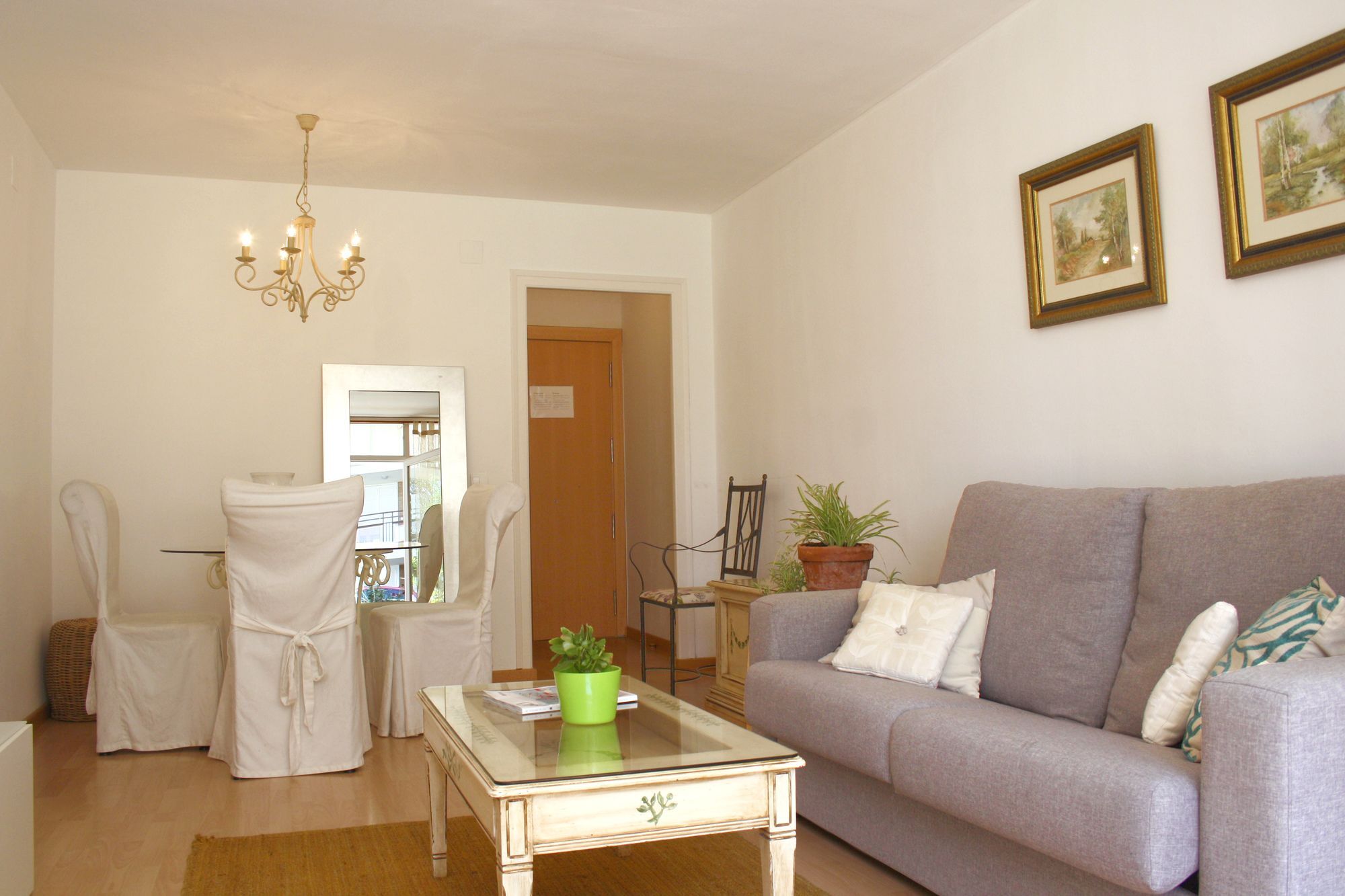 In A House - Sh00 Salou