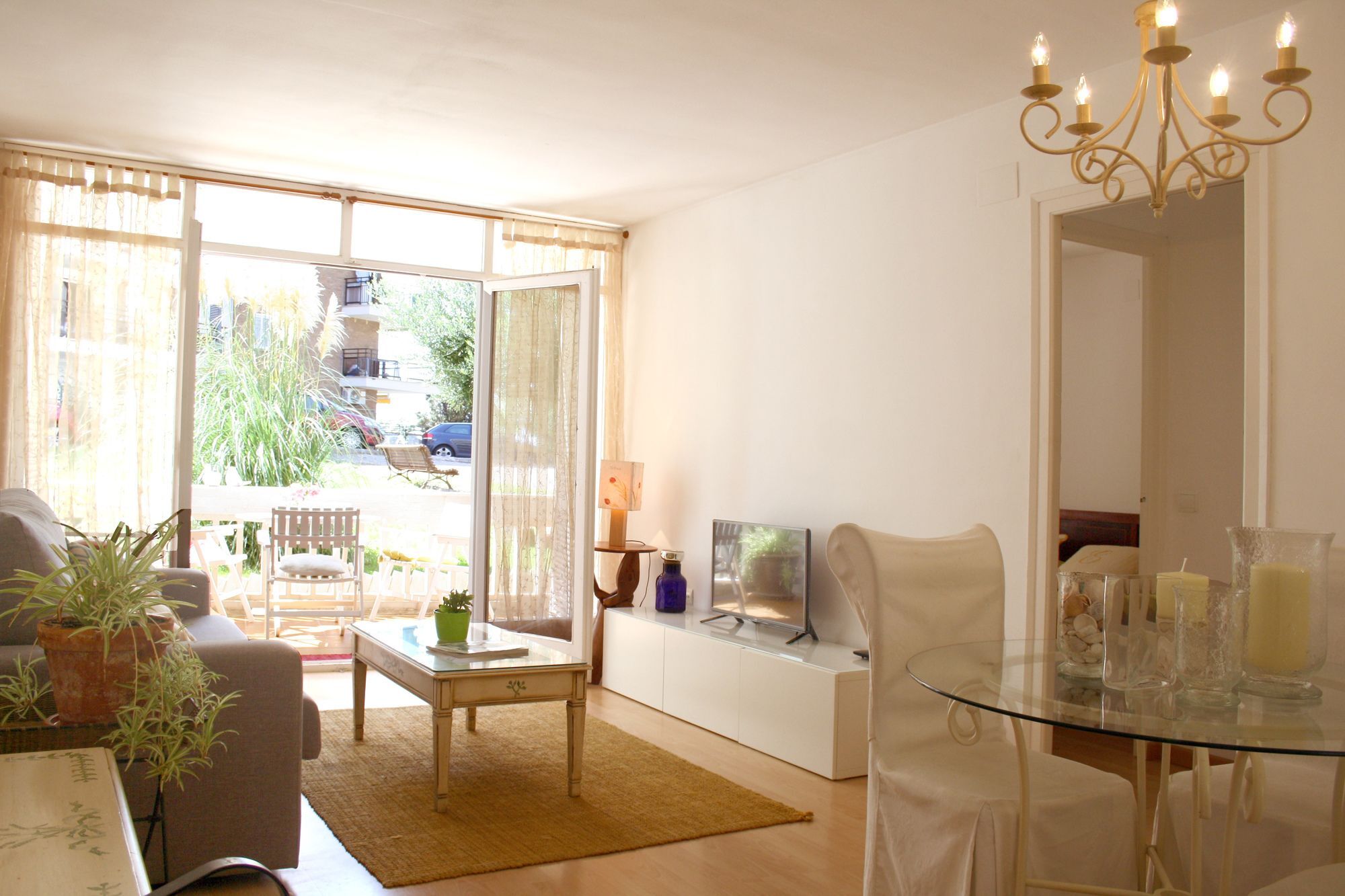 In A House - Sh00 Salou