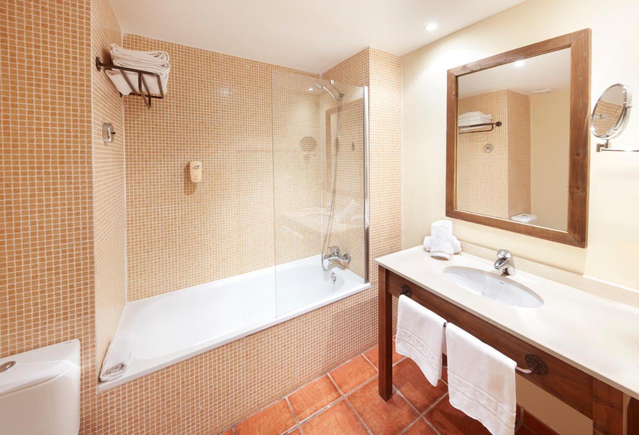Hotel Portaventura Roulette - Includes Unlimited Access To Portaventura Park & 1 Access To Ferrari Land Salou