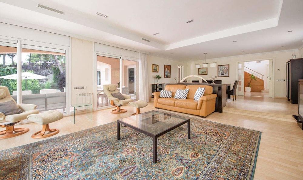 Nin Salou, Tarracohomes * Salou