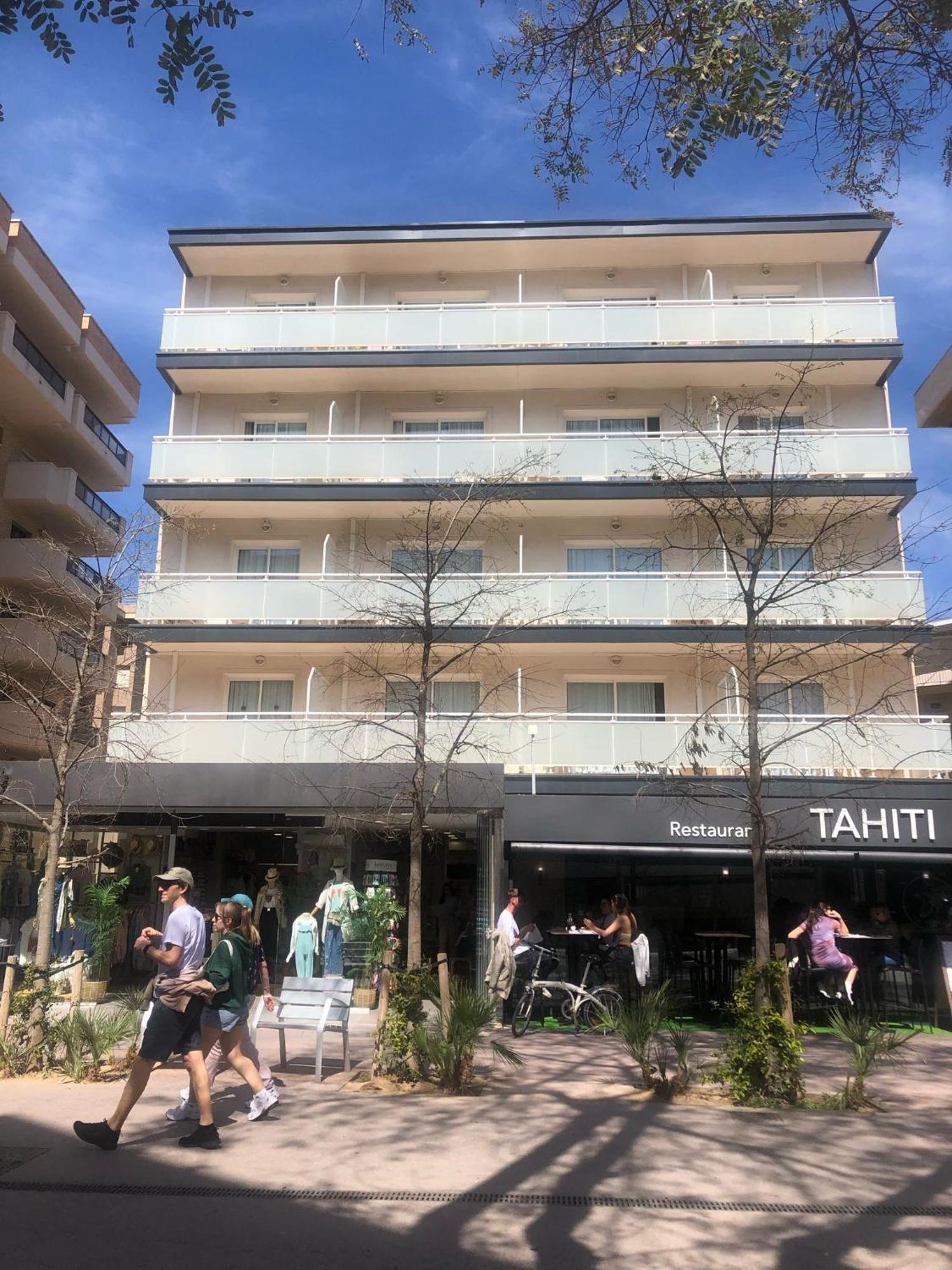 Tahiti Rs 2*