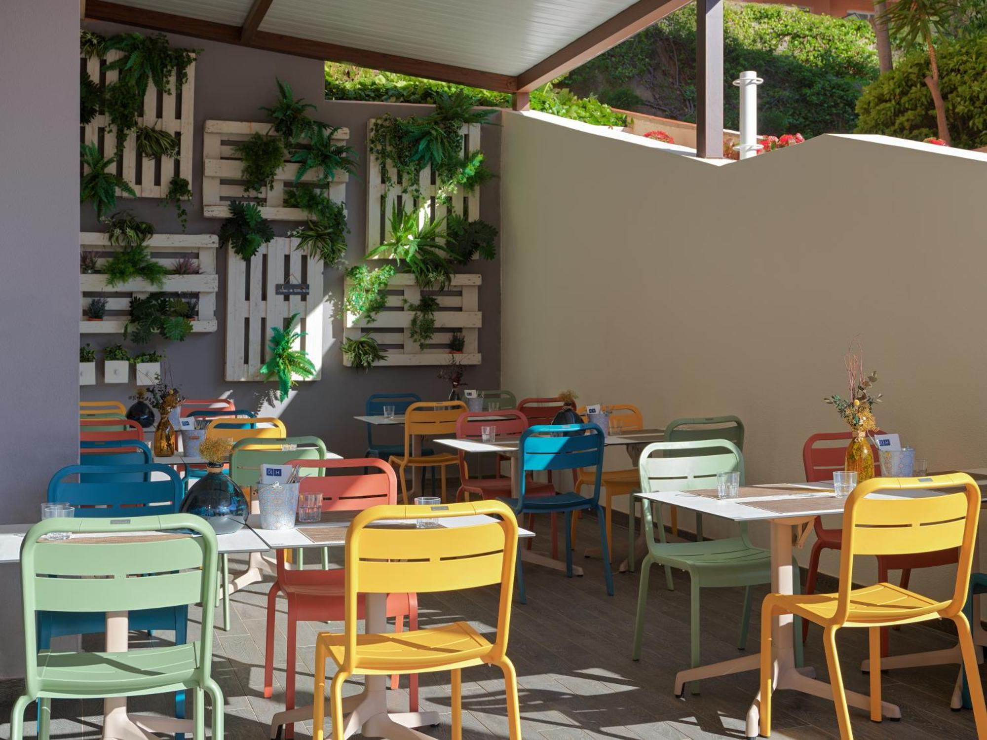 H10 Mediterranean Village 4*