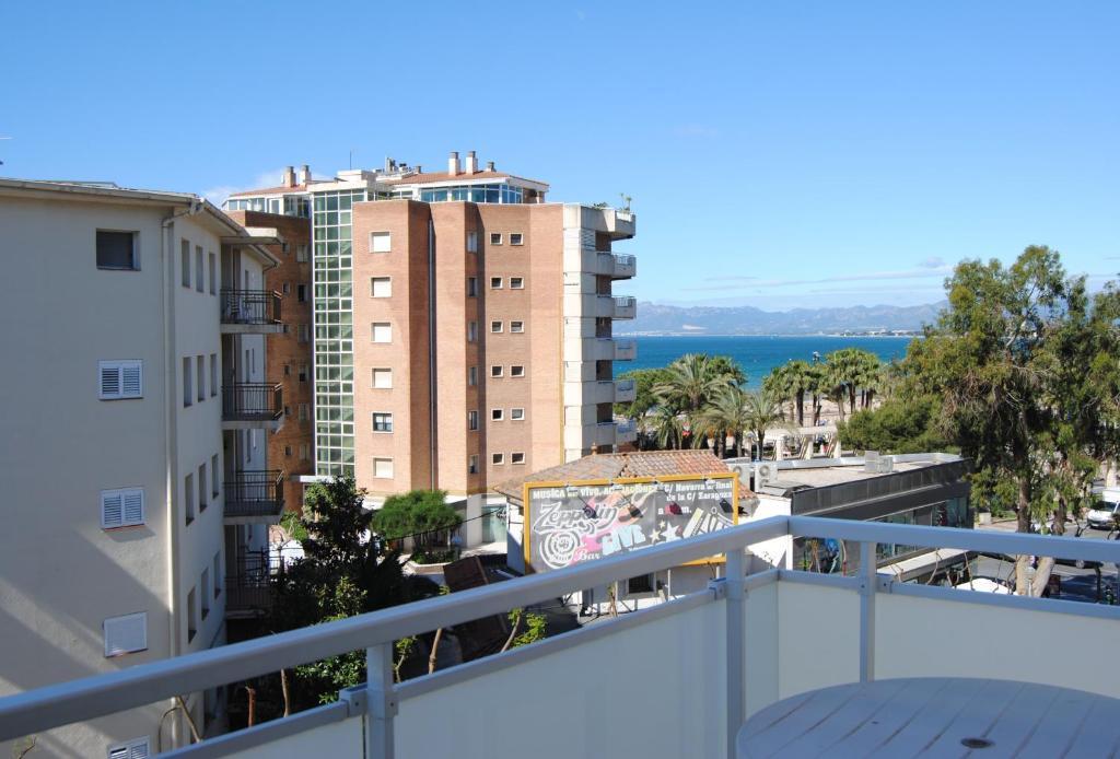 Tahiti Rs Pensión Salou