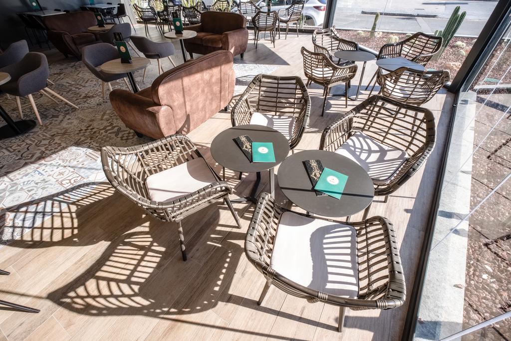 Aparthotel California 2*
